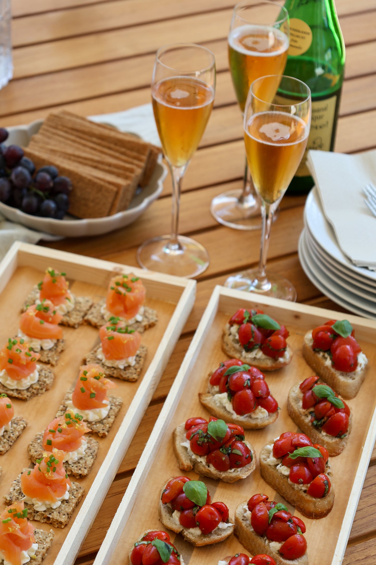 Bruschetta med buffelmozzarella samt tomat & basilika. (Minimum beställning 8st, 35kr/styck)