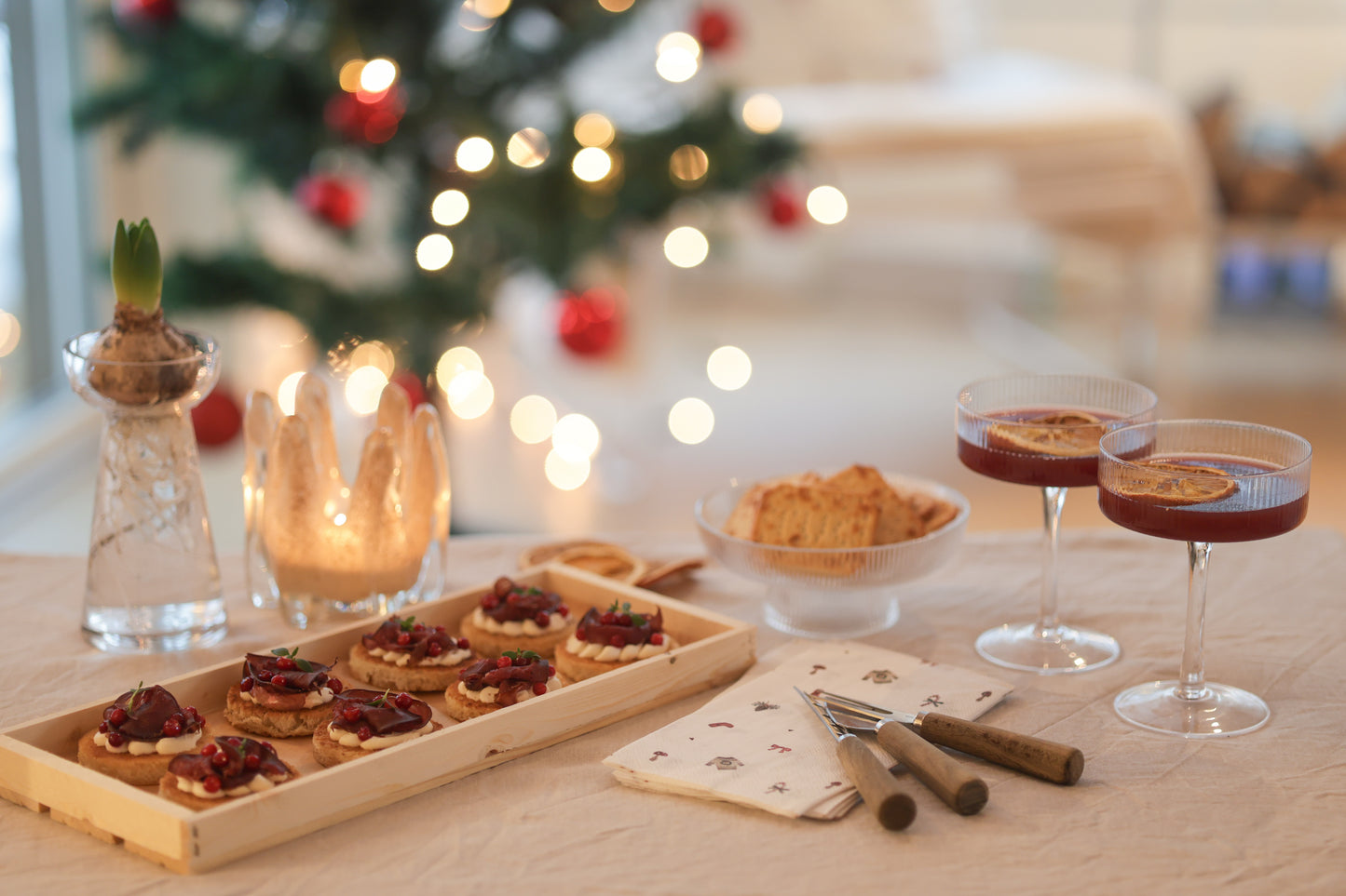 Snitt med kallrökt renstek & rårörda lingon (Minimum beställning 8st, 40kr/styck)