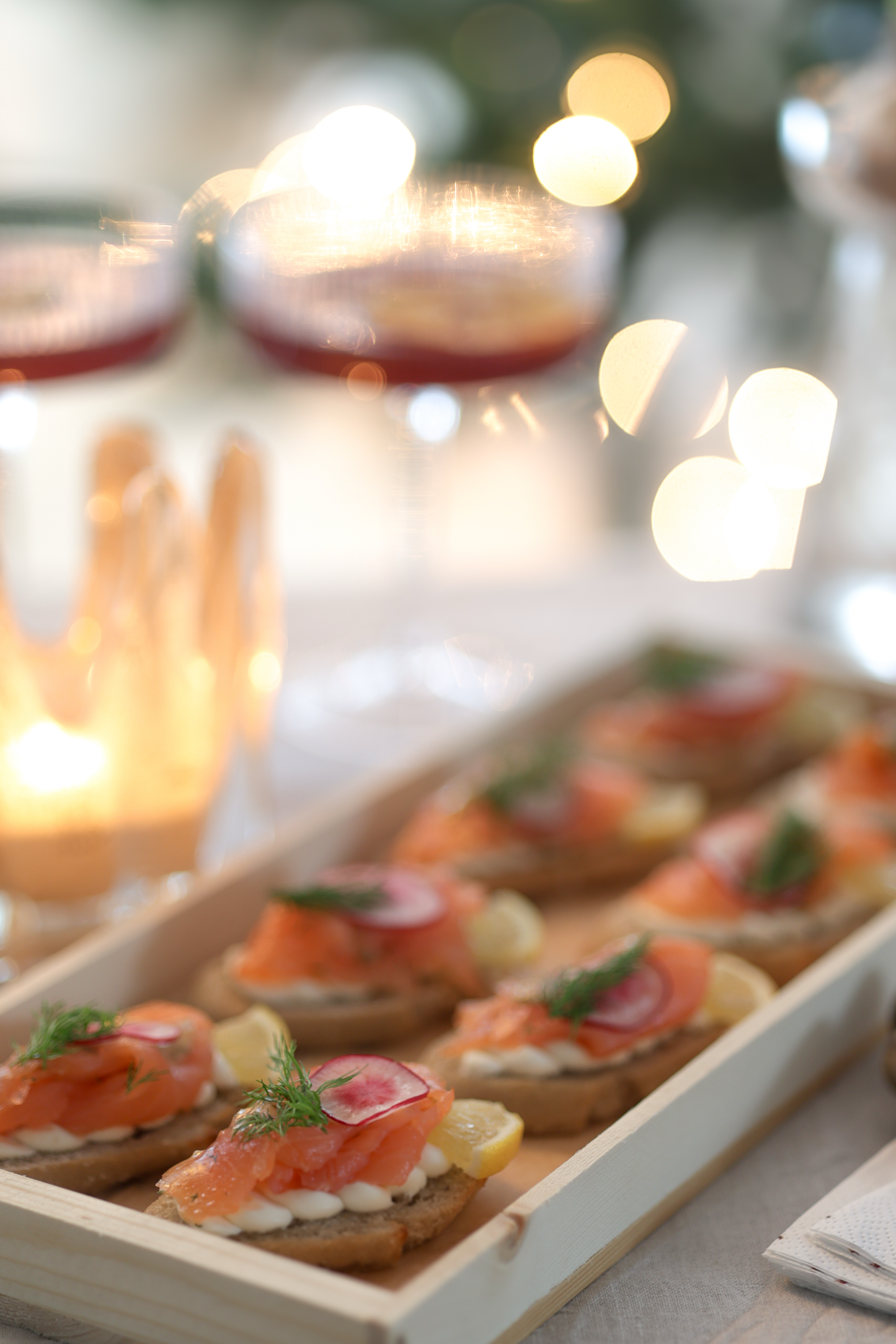 Snitt med gravad lax & gravlaxsås (Minimum beställning 8st, 35kr/styck)